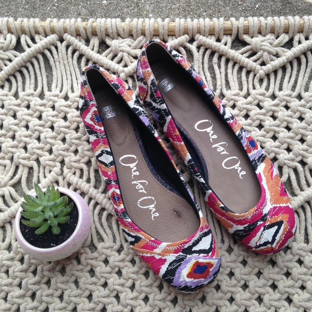Toms Multi-Color Pattern Ballet Flats Size 7 - image 1